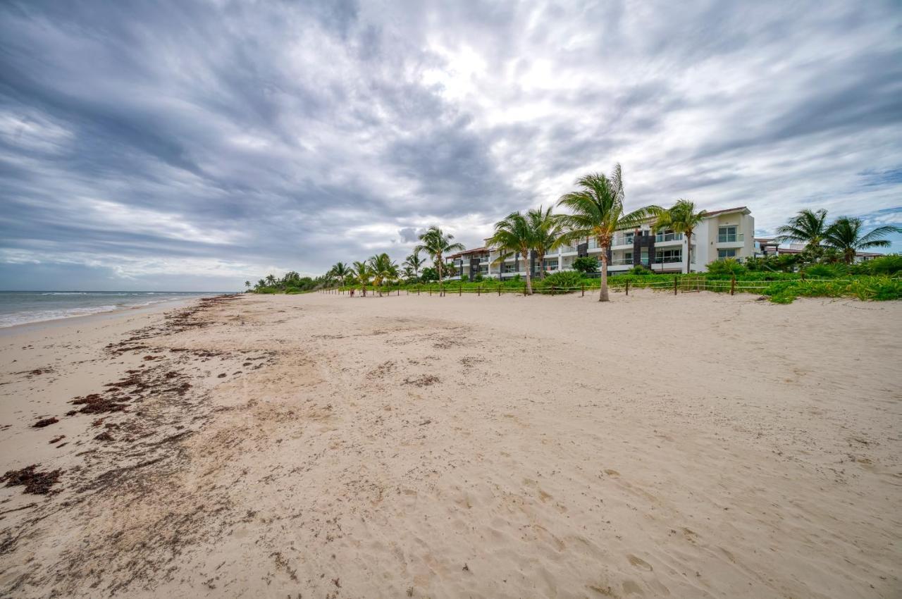 Stunning Ocean Front By Condo Boutique Playa del Carmen Zewnętrze zdjęcie