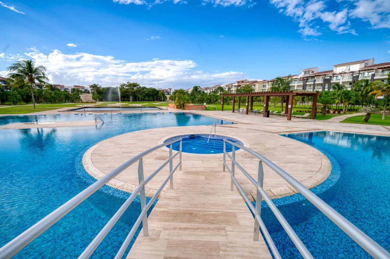 Stunning Ocean Front By Condo Boutique Playa del Carmen Zewnętrze zdjęcie